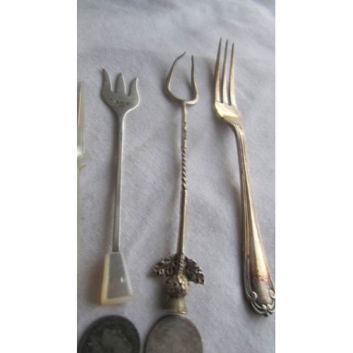 63 - Five items of silver flatware including pickle forks, salt spoons etc., 33 grams.  13 grams of silve... 