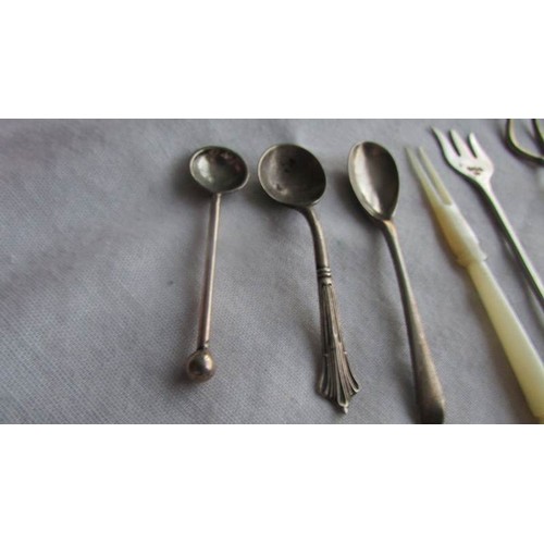 63 - Five items of silver flatware including pickle forks, salt spoons etc., 33 grams.  13 grams of silve... 