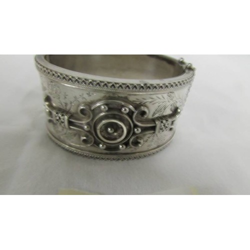 105 - A decorative silver bangle, 37.9 grams.