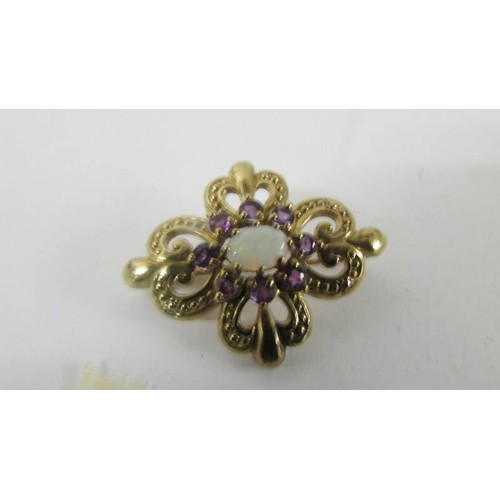 117 - A 9ct yellow gold 5.7 gram opal and garnet brooch.