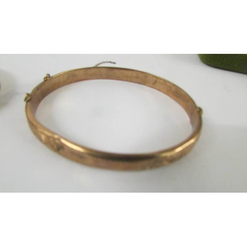 160L - Two 9ct gold bangles, 26.5 grams (one has dents).