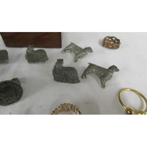 1002 - A mixed lot of rings, dog badges etc.,