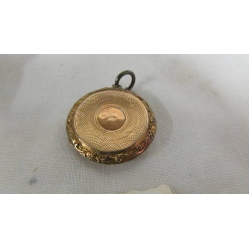 1027 - A 9ct gold locket, 3.7 grams.