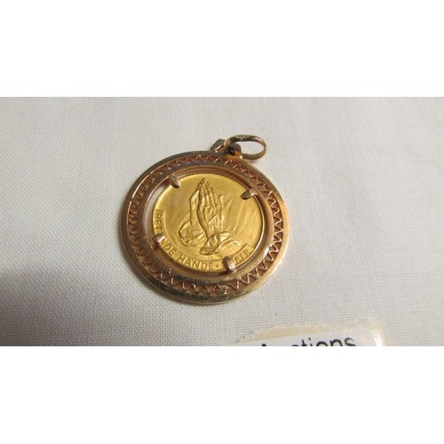 1033 - A gold coin in a 750 (18ct) gold pendant mount, total weight 11.4 grams.