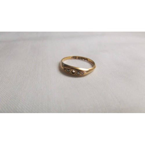 1036 - An 18ct gold ring (missing one stone) 2.4 grams.