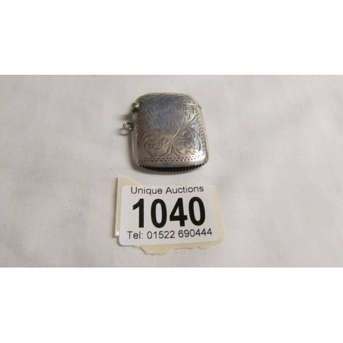 1040 - A silver vesta case, 18.2 grams.