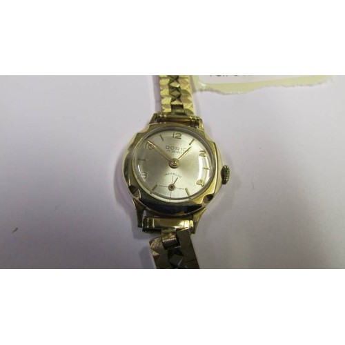 1043 - A 9ct gold Doric 17 jewel wrist watch on gilt bracelet and an silver Accurist wrist watch.