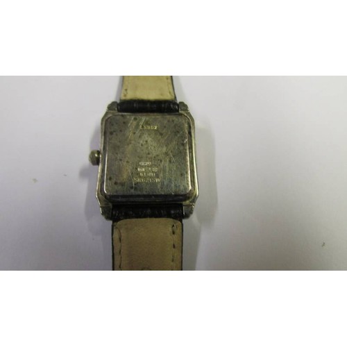 1043 - A 9ct gold Doric 17 jewel wrist watch on gilt bracelet and an silver Accurist wrist watch.