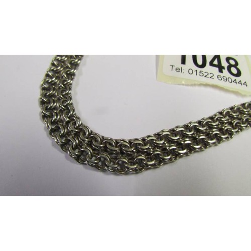 1048 - A silver necklace, 29 grams.