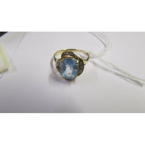 1060 - A gold ring set aquamarine, marked 925, size R.