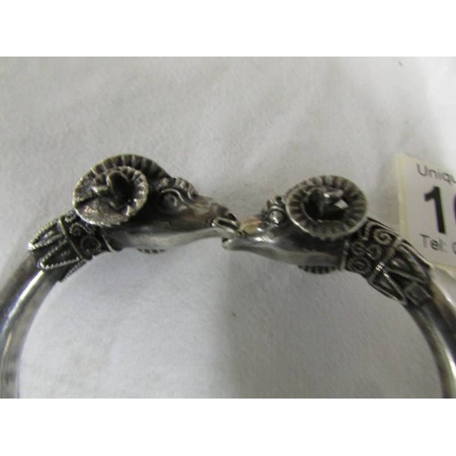 1091 - A silver Ram's head bangle with matching ring, 57.6 grams.