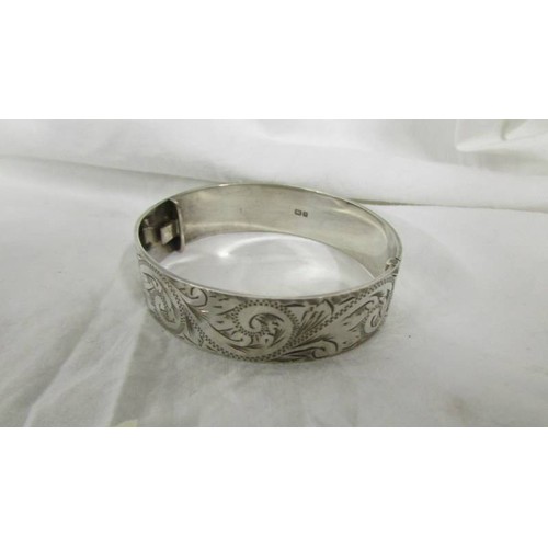 1216 - A silver vesta case, a silver snuff box and a silver bangle, 65 grams.