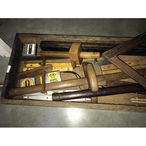 75 - An old wooden tray of vintage tools including rulers,  spirit level etc.