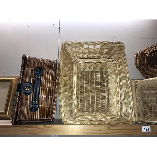 124 - A selection of wicker baskets etc (COLLECT ONLY)