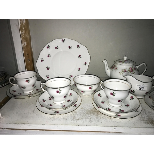 91 - A quantity of Colclough bone china Ridgeway Potteries Ltd Fragrance pattern, including 2 x 10