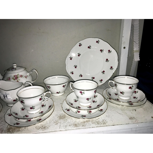 91 - A quantity of Colclough bone china Ridgeway Potteries Ltd Fragrance pattern, including 2 x 10