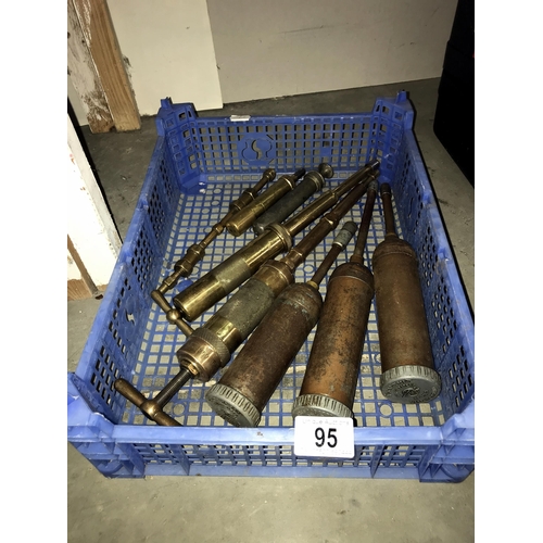 95 - A quantity of vintage grease guns including some brass examples