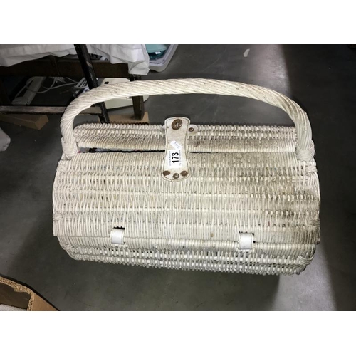 173 - A barrel shaped wicker picnic basket. Collect only