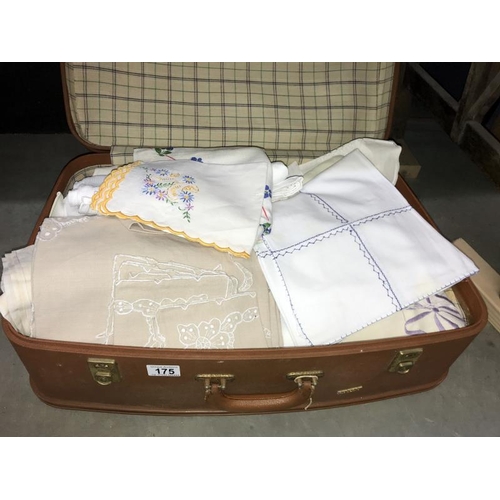 175 - A case full of good linen