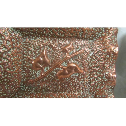 1250 - A pair of art nouveau hammered copper dishes, 15.5 x 13.5 cm.