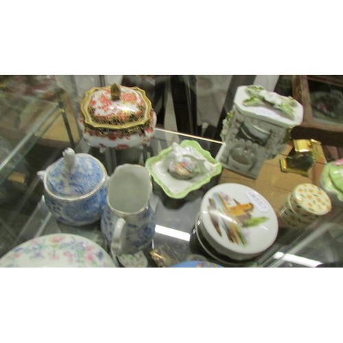 1354 - A collection of approximately 25 assorted trinket boxes.