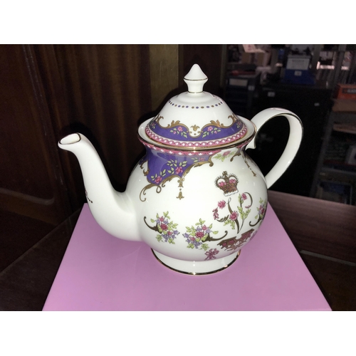 241 - A boxed 'The Royal Collection Victoria' teapot & a boxed 'The Royal Collection' Doulton plate