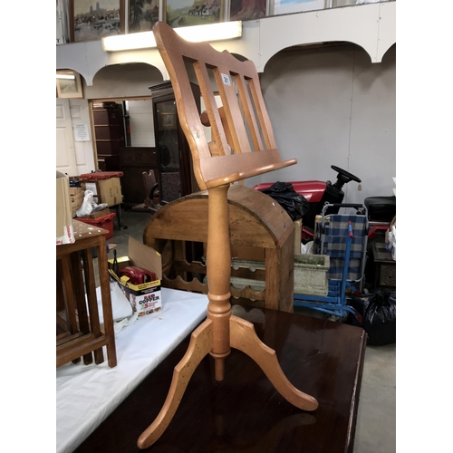 261 - A modern adjustable wooden music stand (COLLECT ONLY)