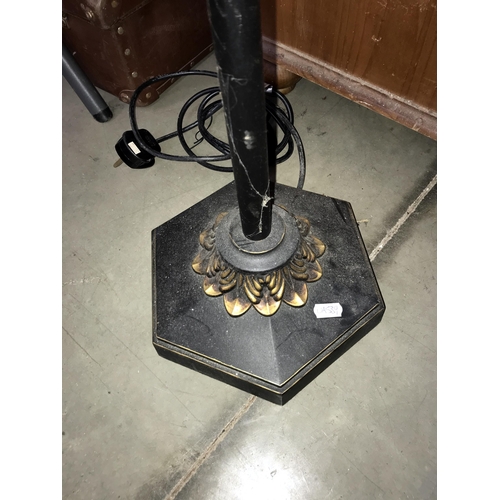 263 - An ornate floor standing standard lamp (no shade) (COLLECT ONLY)