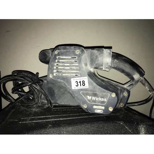 318 - A Wickes belt sander & Black & Decker planer