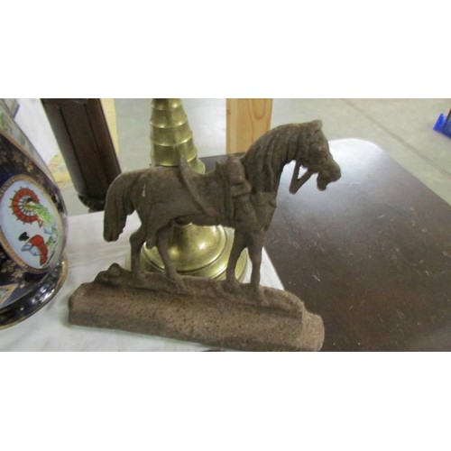 1514 - A brass lamp base and a cast iron horse door stop.