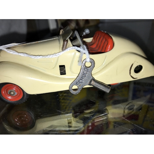 345 - A Schuco Examico 4001 clockwork car with original key