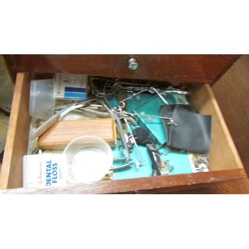 1547 - A 1960's dentist's cabinet containing dentist's equipment.