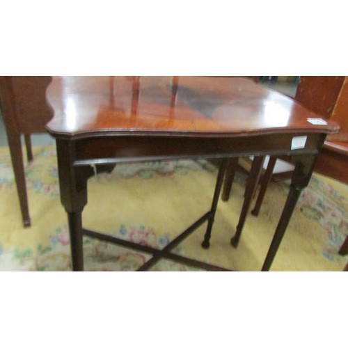 1548 - A mahogany inlaid occasional table.