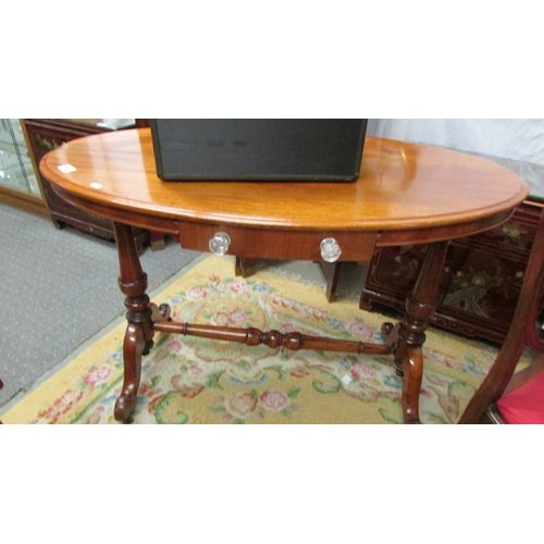 1564 - An oval mahogany table.