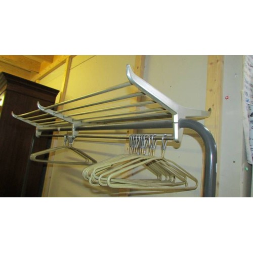 1619 - A good quality clothes rail.