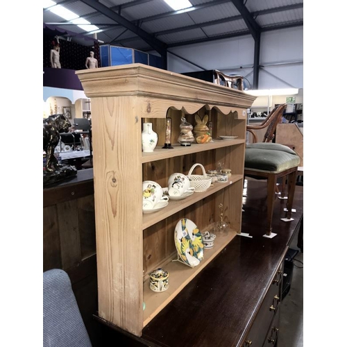 398 - A solid pine kitchen wall shelf unit. 101cm x 72cm x Height 76cm