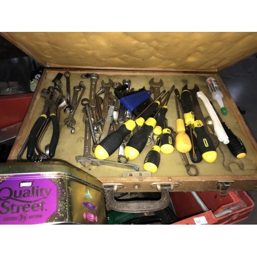 411 - A box of assorted tools