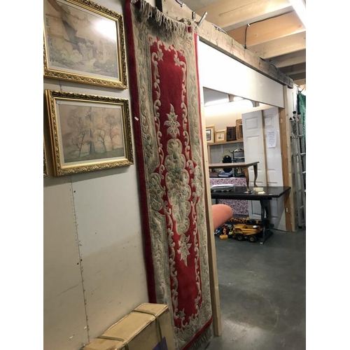 419 - An ornamental style red & cream coloured runner/rug (approximately 237cm  long x 69cm wide) (COLLECT... 