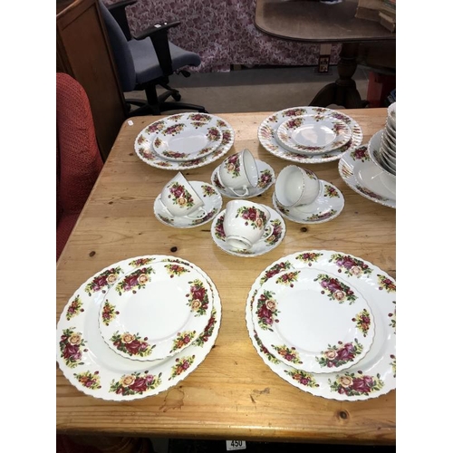 449 - A Royal Norfolk 8 setting part dinner set