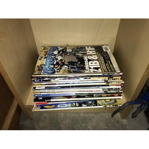 276 - 6 shelves of motor cycling books & magazines