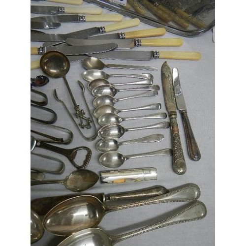 515 - A mixed lot of cutlery and a tray.