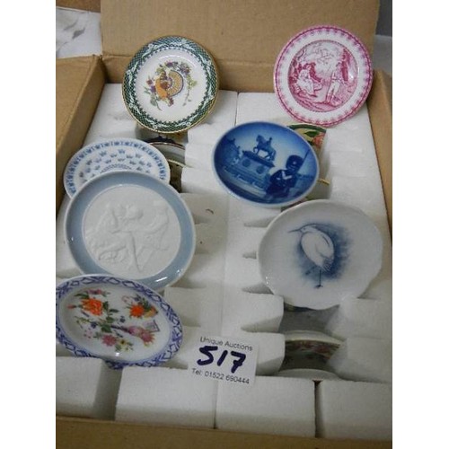 517 - A set of 17 miniature plates including Coalport, Royal Doulton, Copenhagen, Lladro etc.,