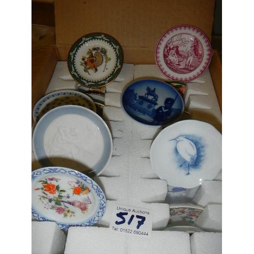 517 - A set of 17 miniature plates including Coalport, Royal Doulton, Copenhagen, Lladro etc.,