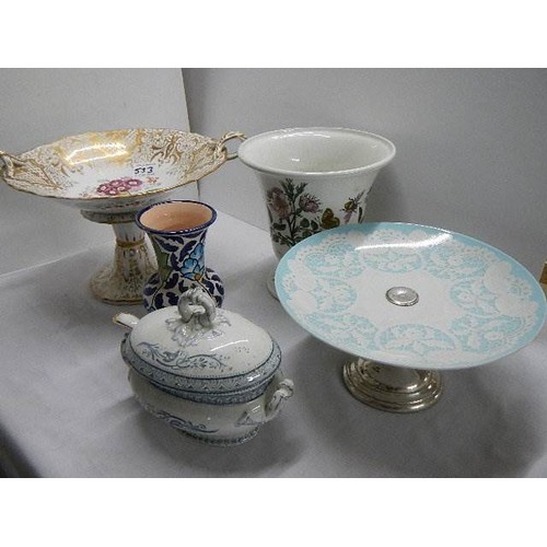 533 - A mixed lot of cake stands etc.,