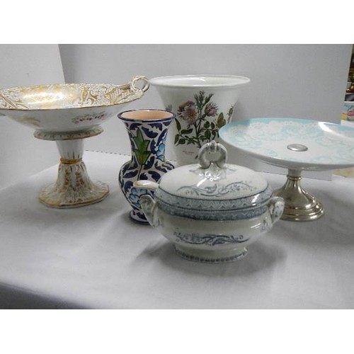 533 - A mixed lot of cake stands etc.,