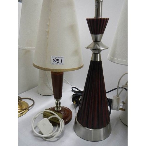 551 - Five assorted table lamps.