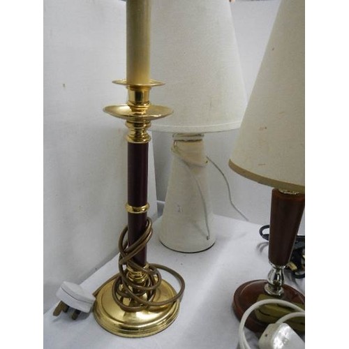 551 - Five assorted table lamps.