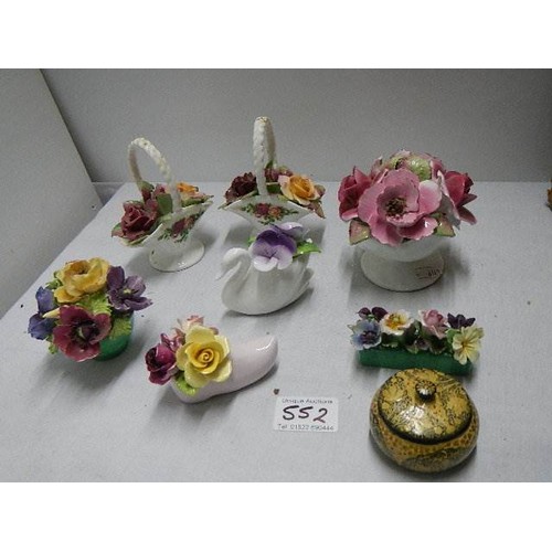 552 - A mixed lot of ceramics including Country Rose, mostly in good condition.