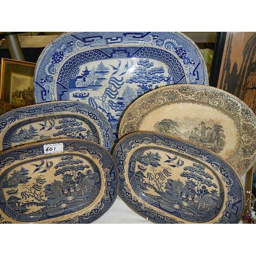 601 - A quantity of blue and white meat platters (some stained).