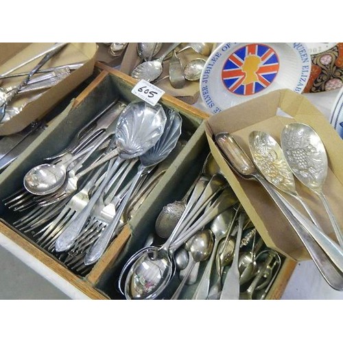 605 - A mixed lot of flatware including set of six spoons.